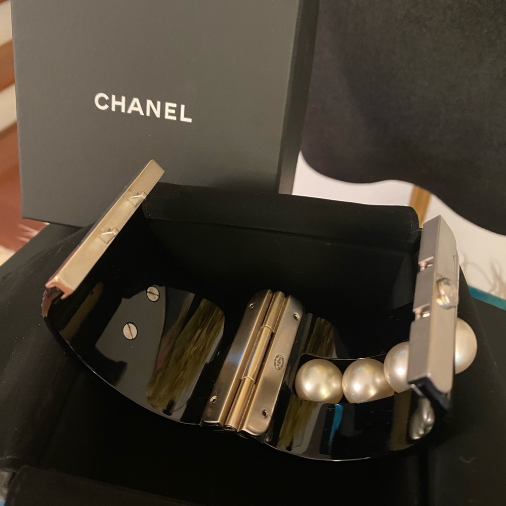 Chanel black Faux Pearl, Resin Hinged Cuff Bracelet. - Picture 9 of 12